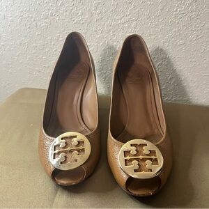 Tory Burch Brown Peep-Toe Flats size 9M